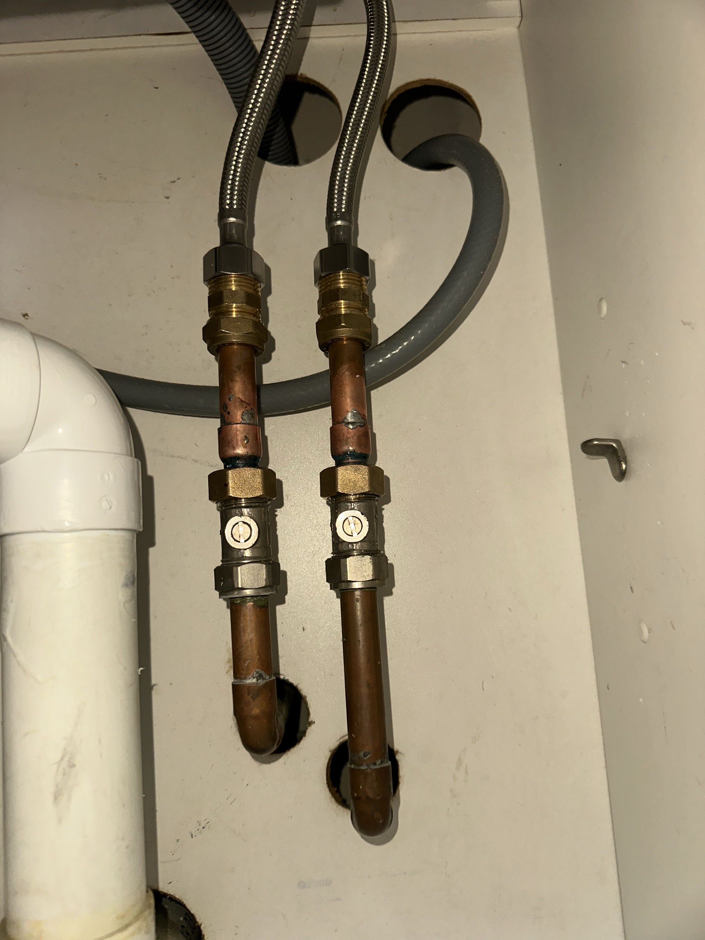 Neat Kitchen Supply Connections